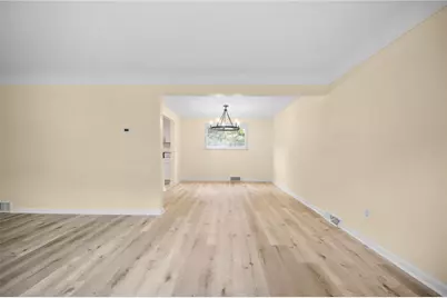 4710 Bowes Ave, West Mifflin, PA 15122 - Photo 8