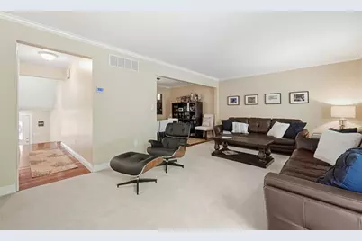 642 Woodcrest Dr, Robinson Twp, PA 15205 - Photo 10
