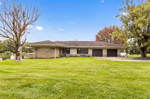 102 Peasant Village Ln, Rostraver, PA 15012 - Photo 4