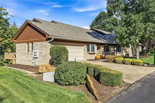 201 Oakview Dr, Hermitage, PA 16148 - Photo 2