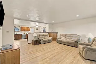 902 Central Dr, New Eagle, PA 15067 - Photo 16