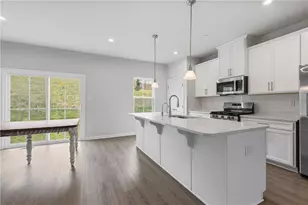 207 Yellowwood Ct, South Strabane, PA 15301 - Photo 4