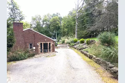 715 Powers Dr, Pittsburgh, PA 15090 - Photo 2