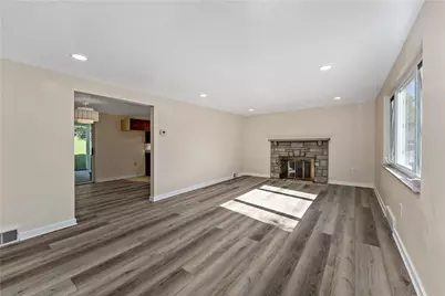859 Corbett Dr, Pittsburgh, PA 15234 - Photo 2