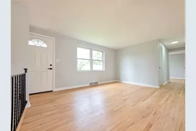 121 Vetter Dr, Pittsburgh, PA 15235 - Photo 2