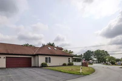 11 Ashford Dr, Cranberry Township, PA 16066 - Photo 2