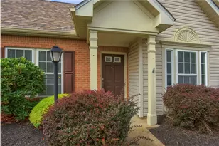 724 Spencer Woods Dr, Pittsburgh, PA 15116 - Photo 4