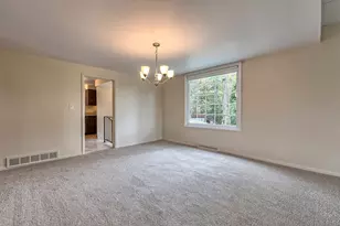 301 Silvis St, Jeannette, PA 15644 - Photo 8