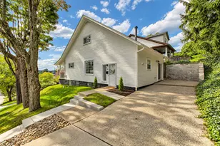 301 Silvis St, Jeannette, PA 15644 - Photo 2