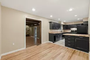 2019 Arnold Acres Dr, Pittsburgh, PA 15205 - Photo 8