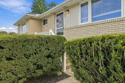 2812 Franklynn Dr, Pittsburgh, PA 15101 - Photo 4