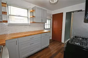 433 Ridgemont Dr, Pittsburgh, PA 15220 - Photo 12