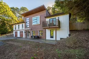 1645 Pegher Ln, Pittsburgh, PA 15143 - Photo 2