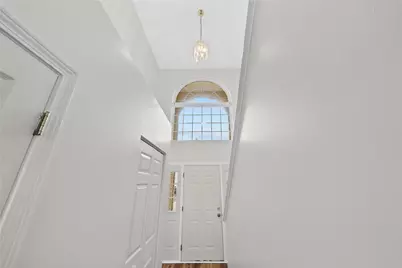 1136 Arrowhead Dr, South Strabane, PA 15301 - Photo 8