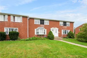 329 Macassar Dr, Pittsburgh, PA 15236 - Photo 2