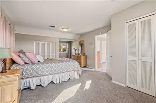 19 Sigrid Dr, Carnegie, PA 15106 - Photo 4
