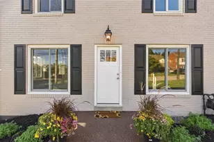 572 Crestline Dr, Baldwin Twp, PA 15234 - Photo 4