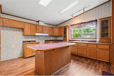 736 Sunset Dr, Donegal, PA 15628 - Photo 10