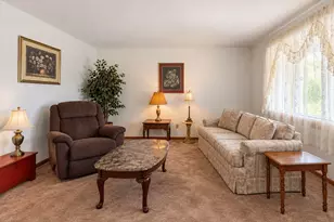 429 Longfellow St, Vandergrift, PA 15690 - Photo 2