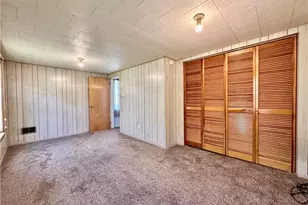 428 Longfellow St, Vandergrift, PA 15690 - Photo 16