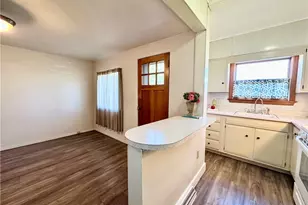 428 Longfellow St, Vandergrift, PA 15690 - Photo 4