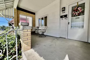 428 Longfellow St, Vandergrift, PA 15690 - Photo 2