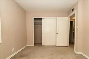 646 Robinwood Dr, Scott Township, PA 15216 - Photo 12