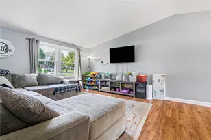 110 Glengarry Dr, Moon/Crescent Twp, PA 15108 - Photo 6