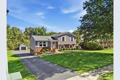 110 Glengarry Dr, Moon/Crescent Twp, PA 15108 - Photo 2