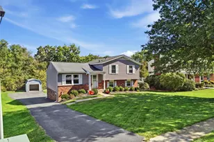 110 Glengarry Dr, Moon/Crescent Twp, PA 15108 - Photo 2