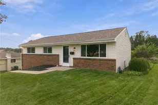 530 Niagara Dr, North Huntingdon, PA 15642 - Photo 2