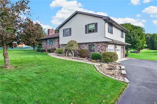 4 Meadow Dr, Derry Township, PA 15650 - Photo 2