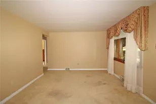 4297 E Barlind Dr, Pittsburgh, PA 15227 - Photo 4