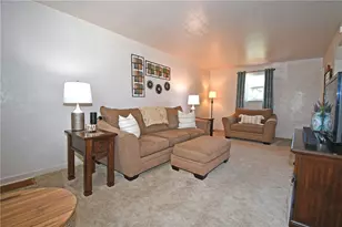 4026 Everlawn St, West Mifflin, PA 15122 - Photo 4