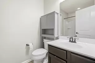 1204 Pointe View Dr, Adams Township, PA 16046 - Photo 22