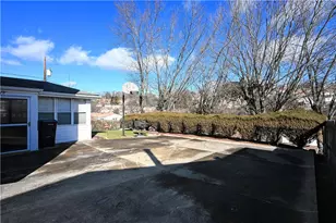 5015 Elmwood Dr, Pittsburgh, PA 15227 - Photo 8