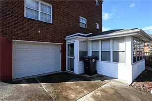 5015 Elmwood Dr, Pittsburgh, PA 15227 - Photo 10