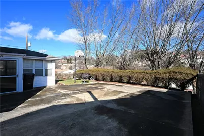 5015 Elmwood Dr, Pittsburgh, PA 15227 - Photo 8