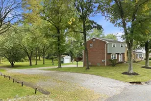 1015 Evergreen Dr, Pittsburgh, PA 15235 - Photo 4