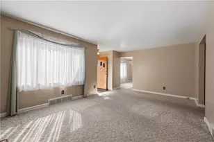 3942 Lawnview Ave, Pittsburgh, PA 15227 - Photo 10