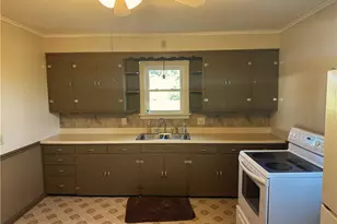 174 Chew St, Wayne Township, PA 16157 - Photo 10