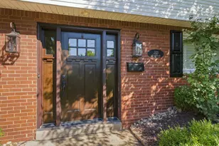 305 Rawley Dr, Pittsburgh, PA 15243 - Photo 2