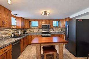 223 Elm St, Vandergrift, PA 15629 - Photo 8