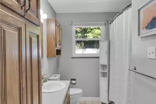 136 N Hazen Ave, Ellwood City, PA 16117 - Photo 10