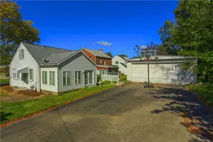 727 Pershing St, Ellwood City, PA 16117 - Photo 4