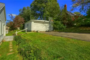 727 Pershing St, Ellwood City, PA 16117 - Photo 8