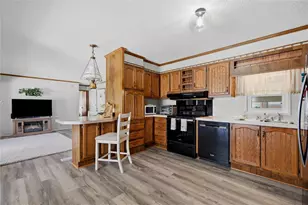 609 Lark Ln, Washington Township, PA 15613 - Photo 6
