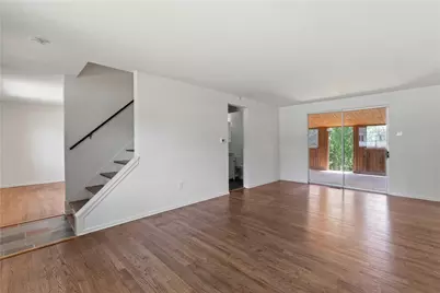 721 Sara Ln, Pittsburgh, PA 15147 - Photo 2
