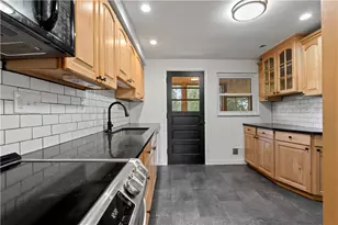 721 Sara Ln, Pittsburgh, PA 15147 - Photo 8