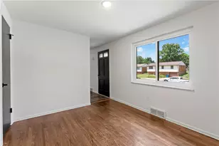 721 Sara Ln, Pittsburgh, PA 15147 - Photo 4